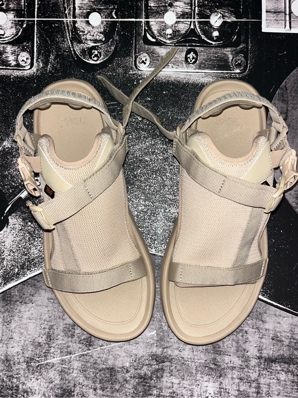 NEW Teva Hurricane XLT Ampsole Volt Sandal - Picture 13 of 14